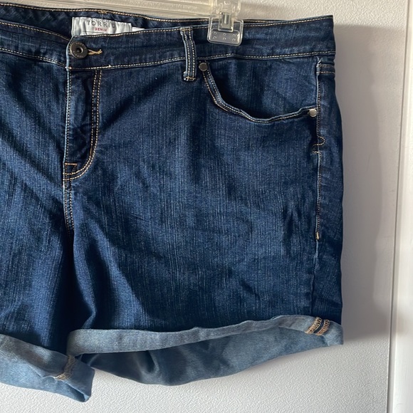 Torrid Rolled Denim Shorts - Picture 4 of 6